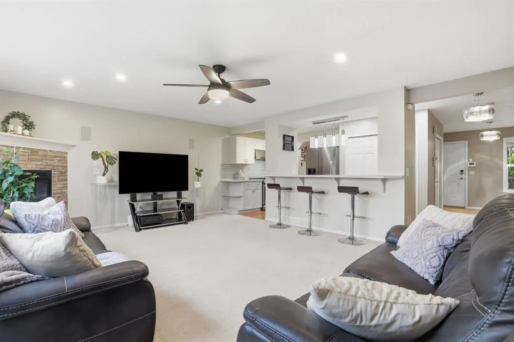 450 Elgin Way SE — photo 2