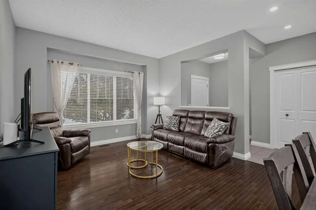 53 Mahogany Point SE — photo 3