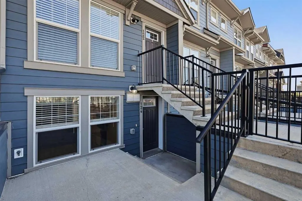 124 Cranbrook Square SE — photo 2