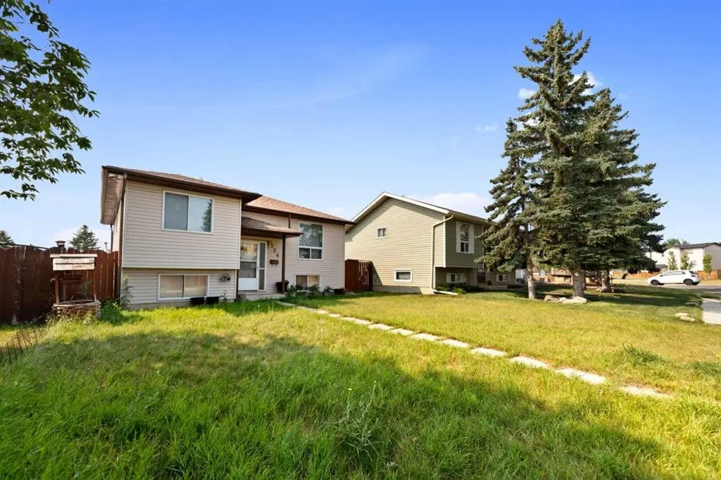 224 Faldale Close NE — photo 3