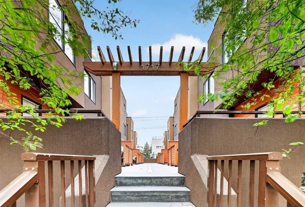 1717 27 Avenue SW #10 — photo 3