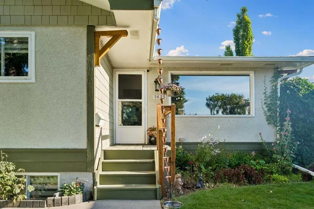 5635 Travis Crescent NE — photo 2