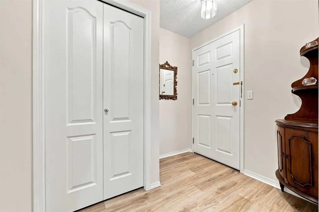 10 Sierra Morena Mews SW #308 — photo 3