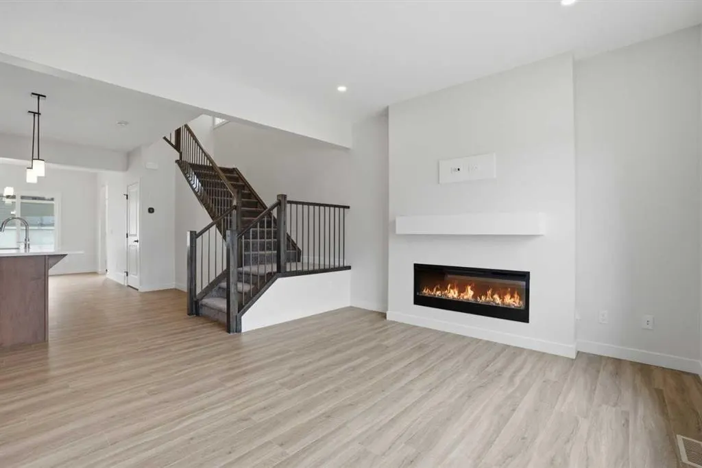 92 Buffaloberry Manor SE — photo 2