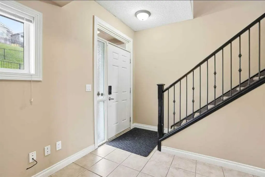148 Rockyledge View NW #11 — photo 2