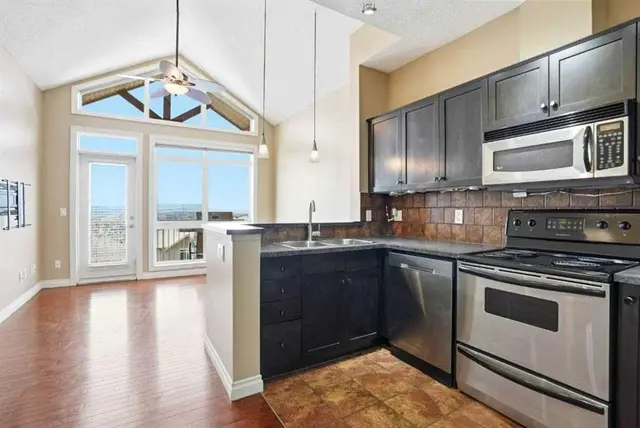 148 Rockyledge View NW #11