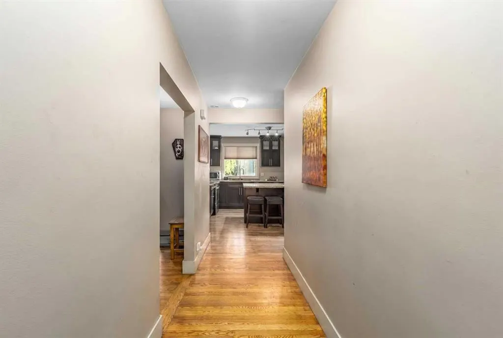 3042 28 Street SW — photo 3