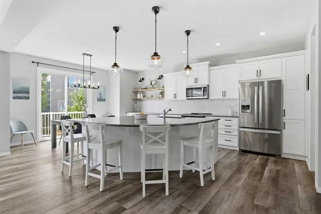 25 Yorkville Green SW