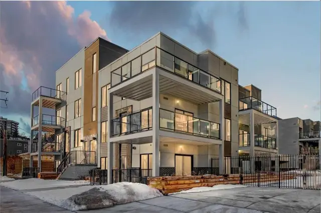 455 1 Avenue NE #204