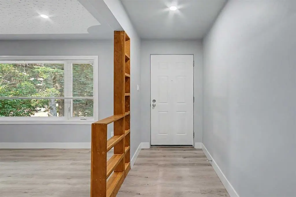 18 Collingwood Place NW — photo 2