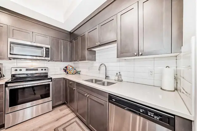 30 Shawnee Common SW #402