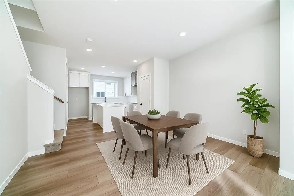828 Sora Boulevard SE — photo 2