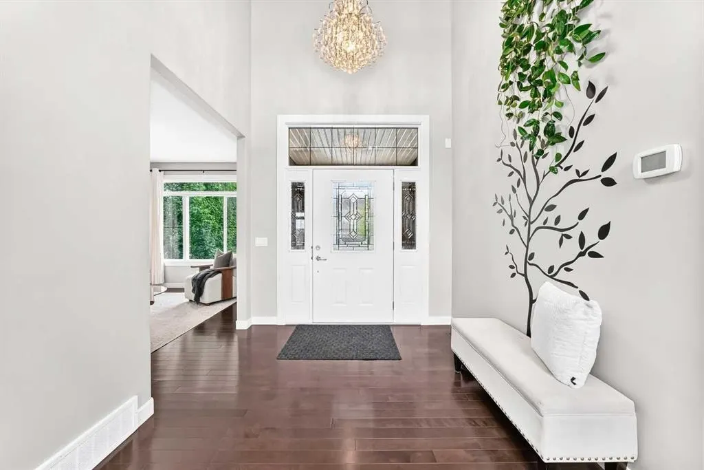 96 Cranarch Heights SE — photo 3