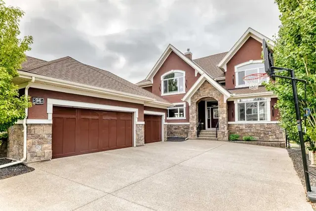 96 Cranarch Heights SE