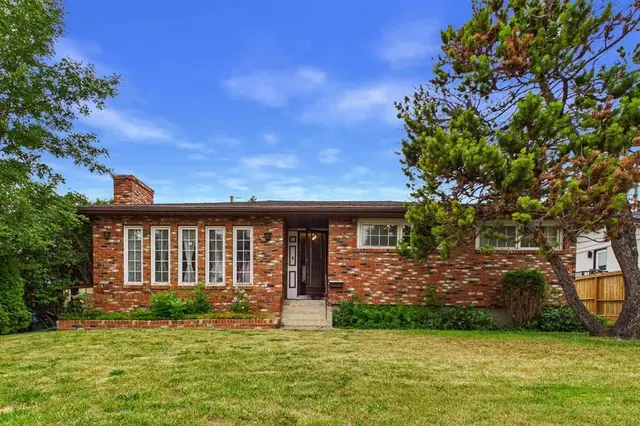 5 Chisholm Crescent NW