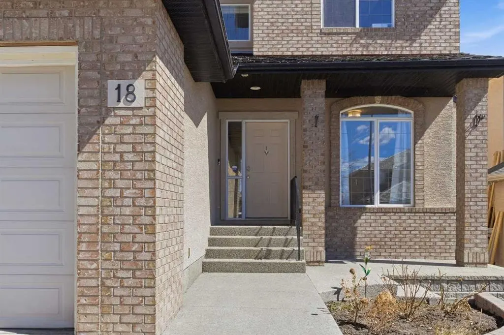18 Royal Crest Way NW — photo 3
