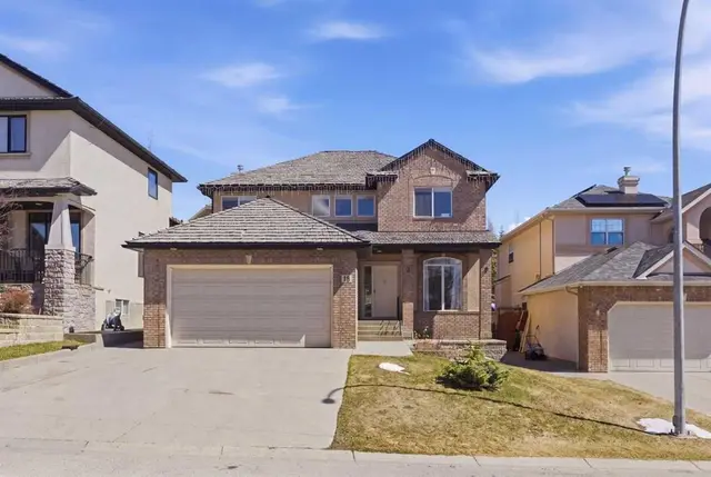 18 Royal Crest Way NW