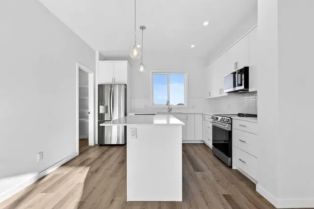 12 Hotchkiss Parade SE