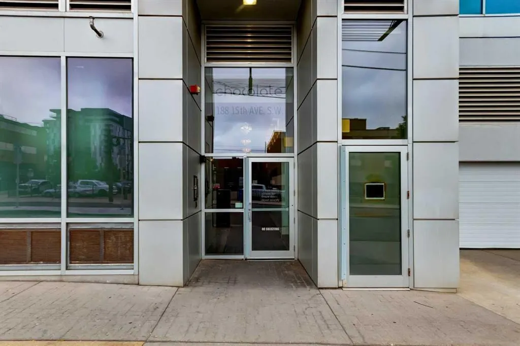 188 15 Avenue SW #407 — photo 2