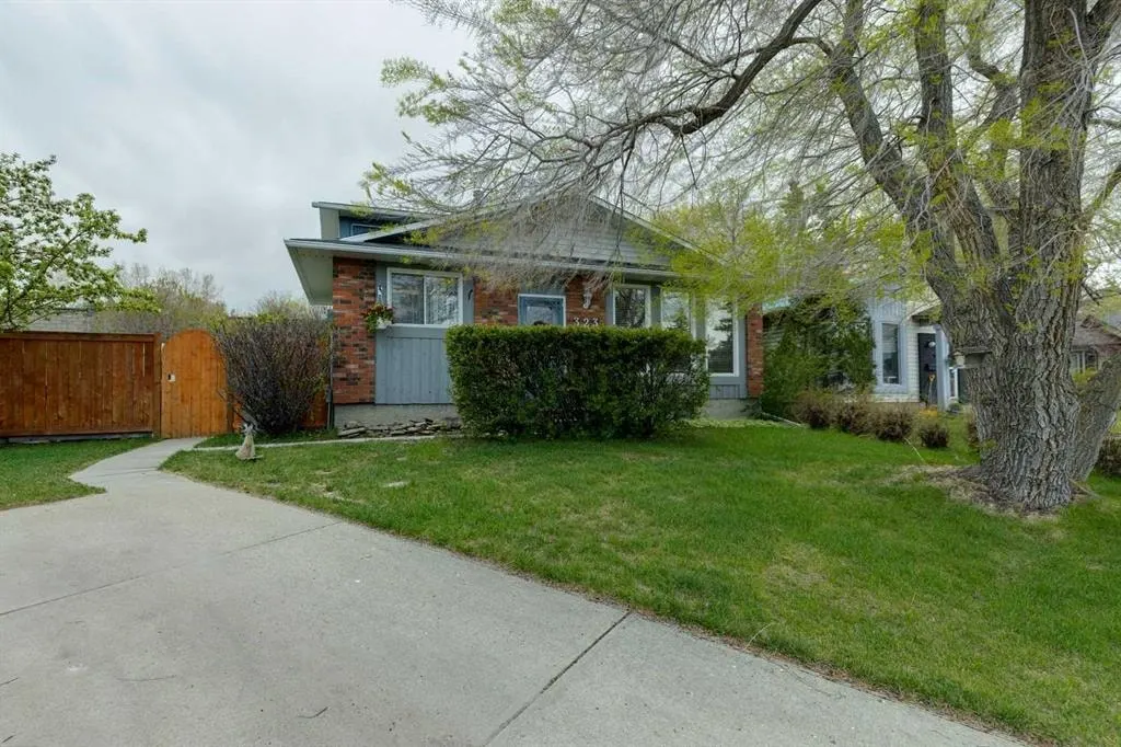 323 Ranchview Place NW — photo 1