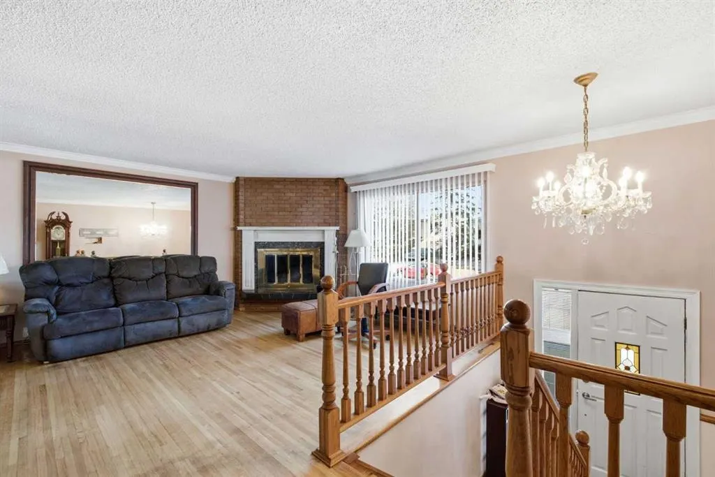 16 Dalroy Crescent NW — photo 3