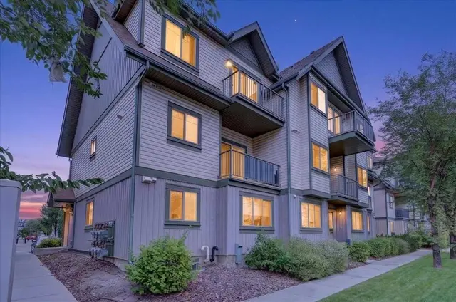 121 Copperpond Common SE #1016