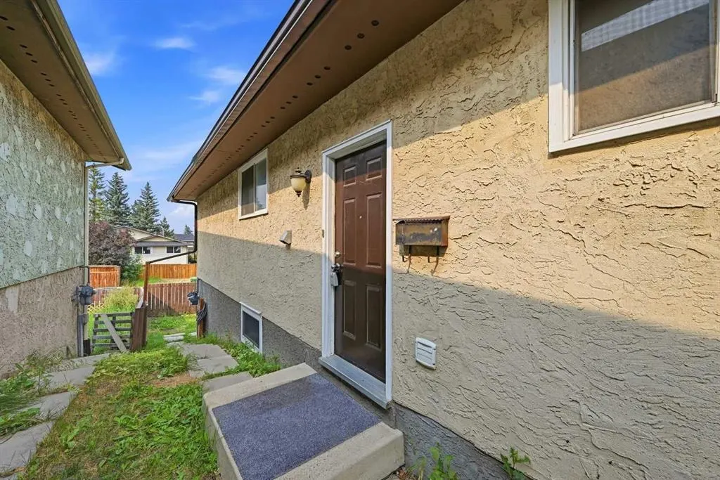 228 Berwick Drive NW — photo 2