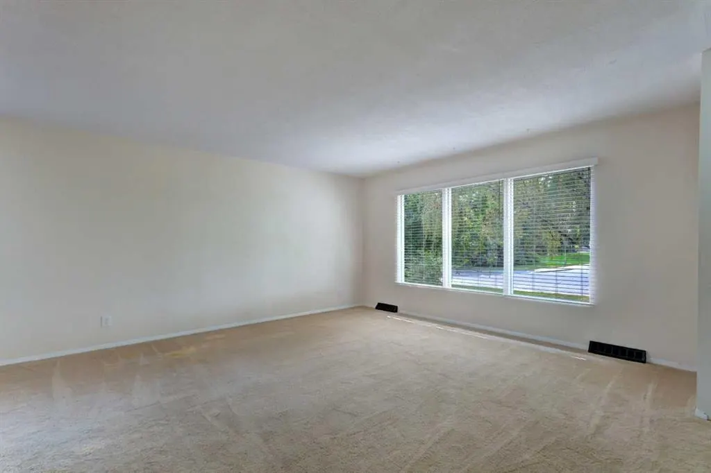 328 86 Avenue SE — photo 3