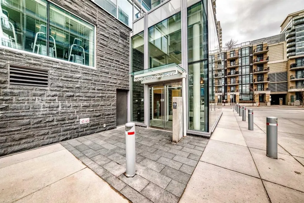 108 Waterfront Court SW #104 — photo 3