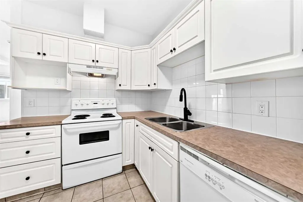 1905 Centre Street NW #301 — photo 2