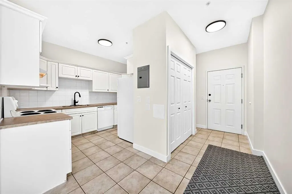 1905 Centre Street NW #301 — photo 3