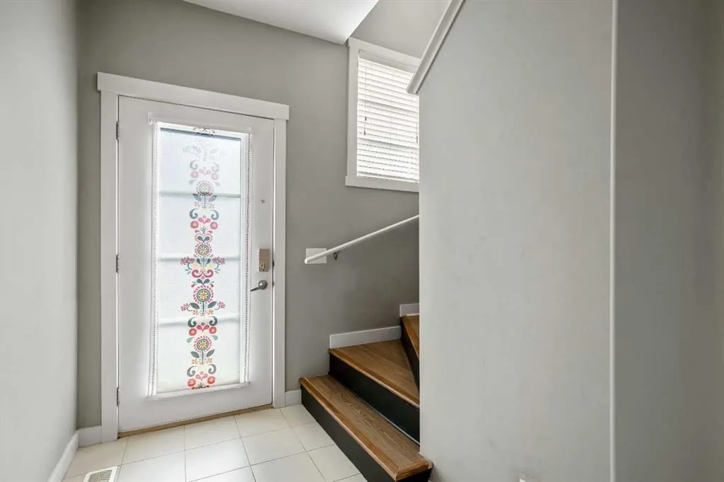 554 Redstone View NE — photo 2