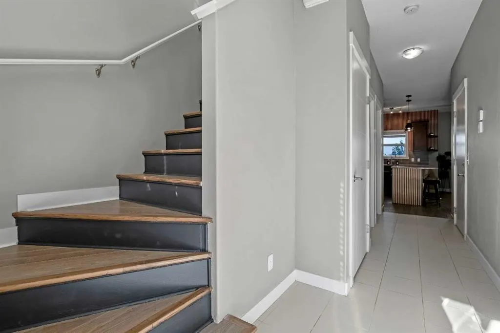 554 Redstone View NE — photo 3