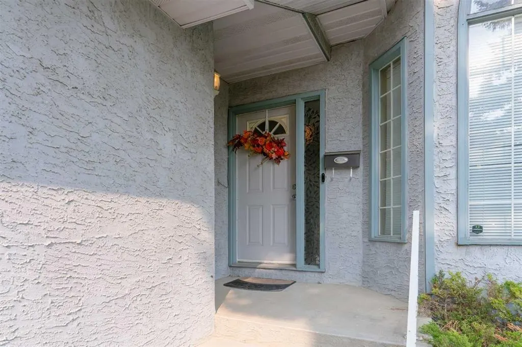 140 Santana Mews NW — photo 3