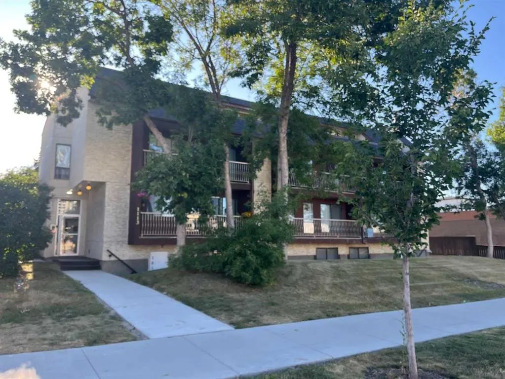 1113 37 Street SW #301 — photo 2