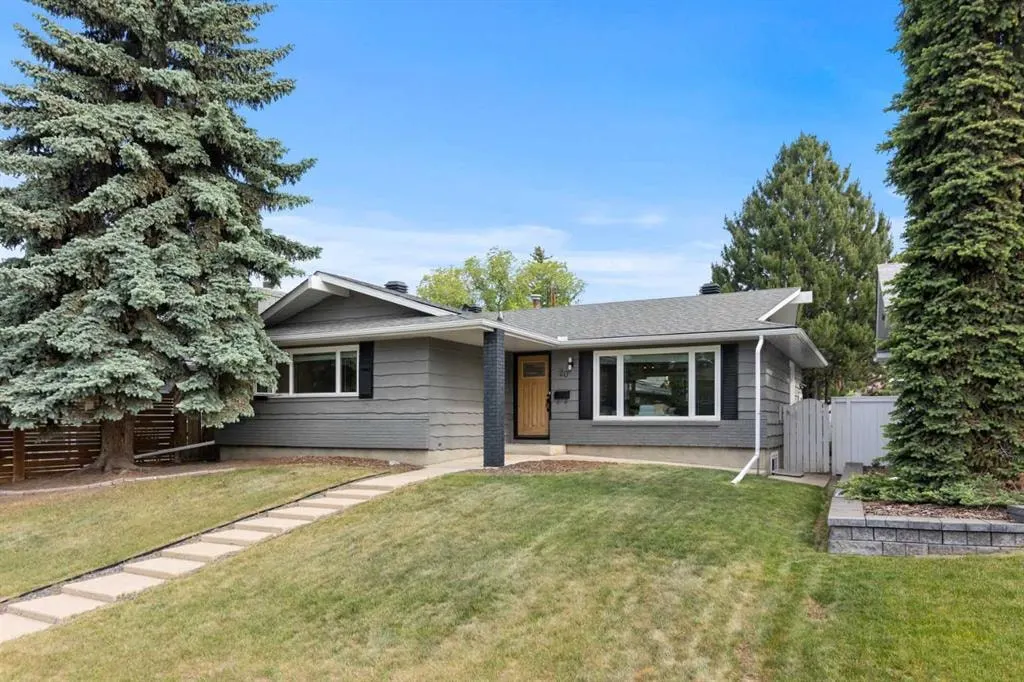 20 Mapleburn Drive SE — photo 2