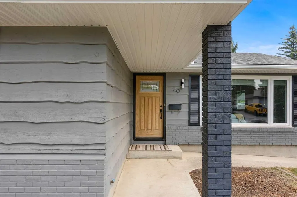 20 Mapleburn Drive SE — photo 3