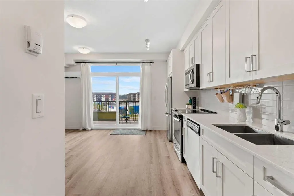 20 Walgrove Walk SE #408 — photo 2