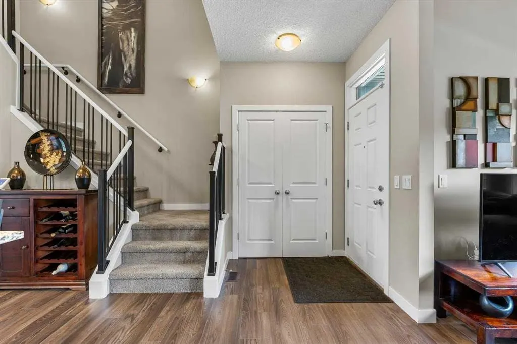 579 Evanston Drive NW — photo 2