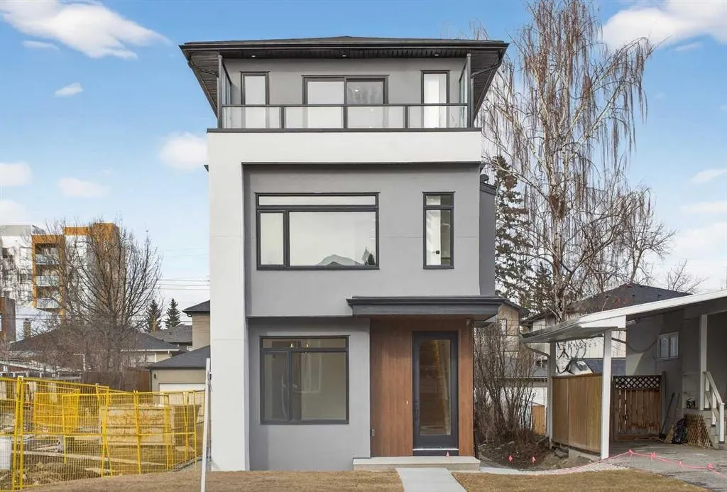720 52 Avenue SW — photo 2