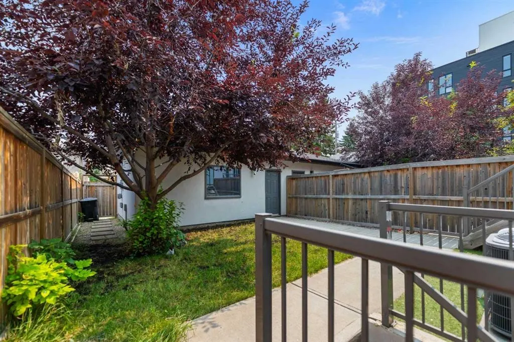 2020 37 Street SW — photo 3