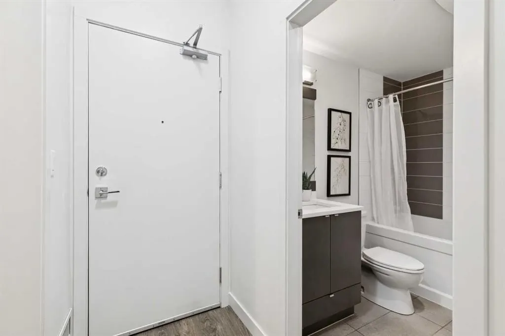 323 20 Avenue SW #208 — photo 2