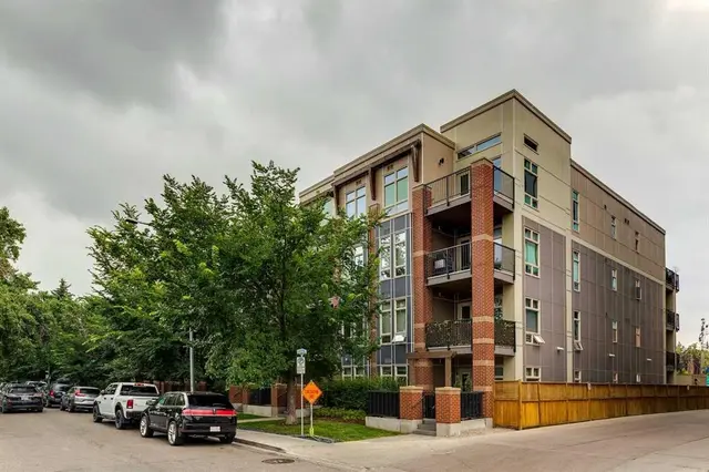 323 20 Avenue SW #208