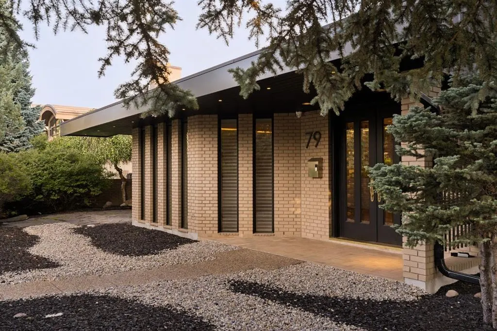 79 Bel-Aire Place SW — photo 2