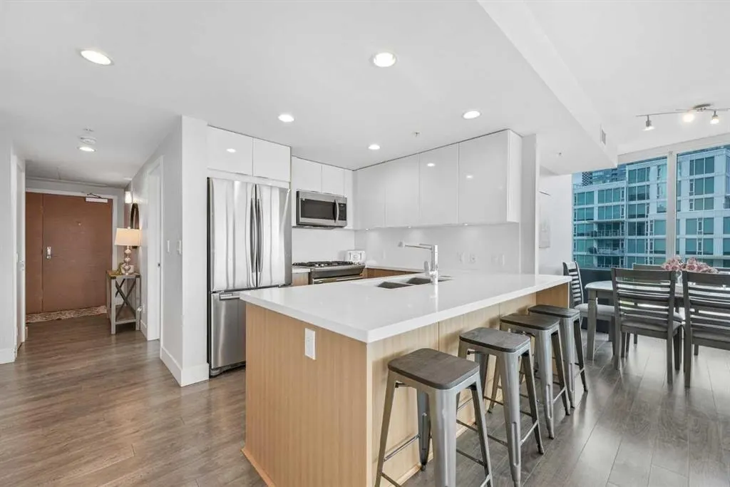519 Riverfront Avenue SE #402 — photo 2