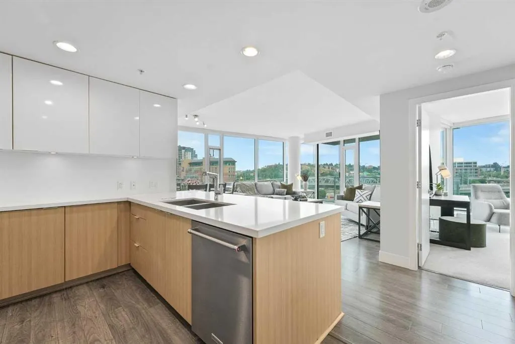 519 Riverfront Avenue SE #402 — photo 3
