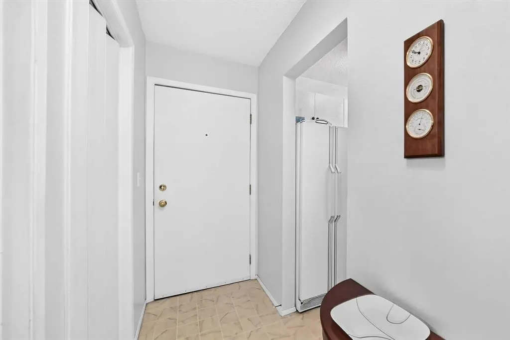 647 1 Avenue NE #403 — photo 3
