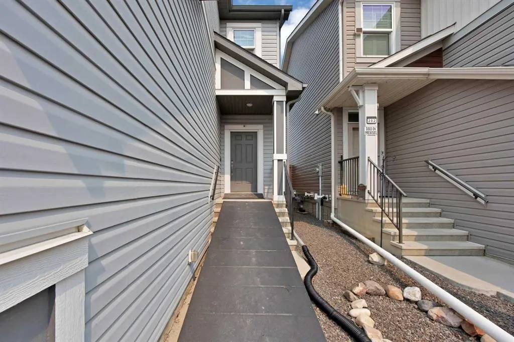 256 Auburn Glen Close SE — photo 3
