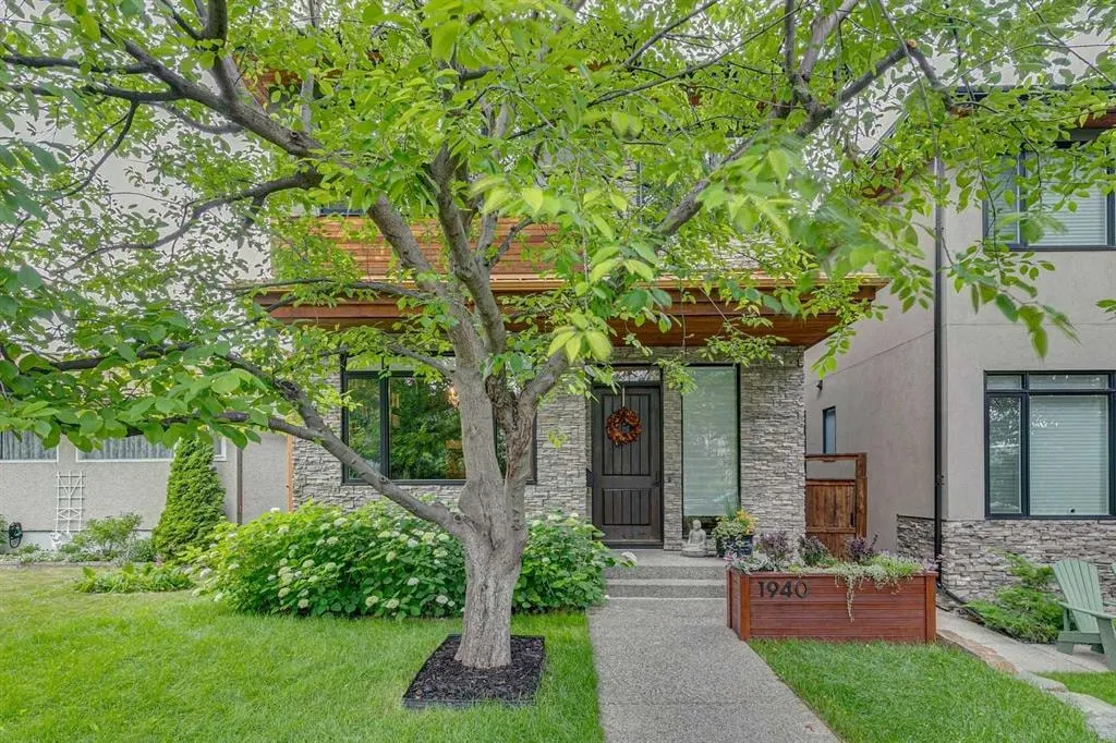 1940 48 Avenue SW — photo 2