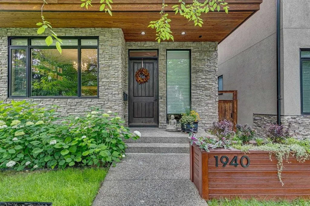 1940 48 Avenue SW — photo 3